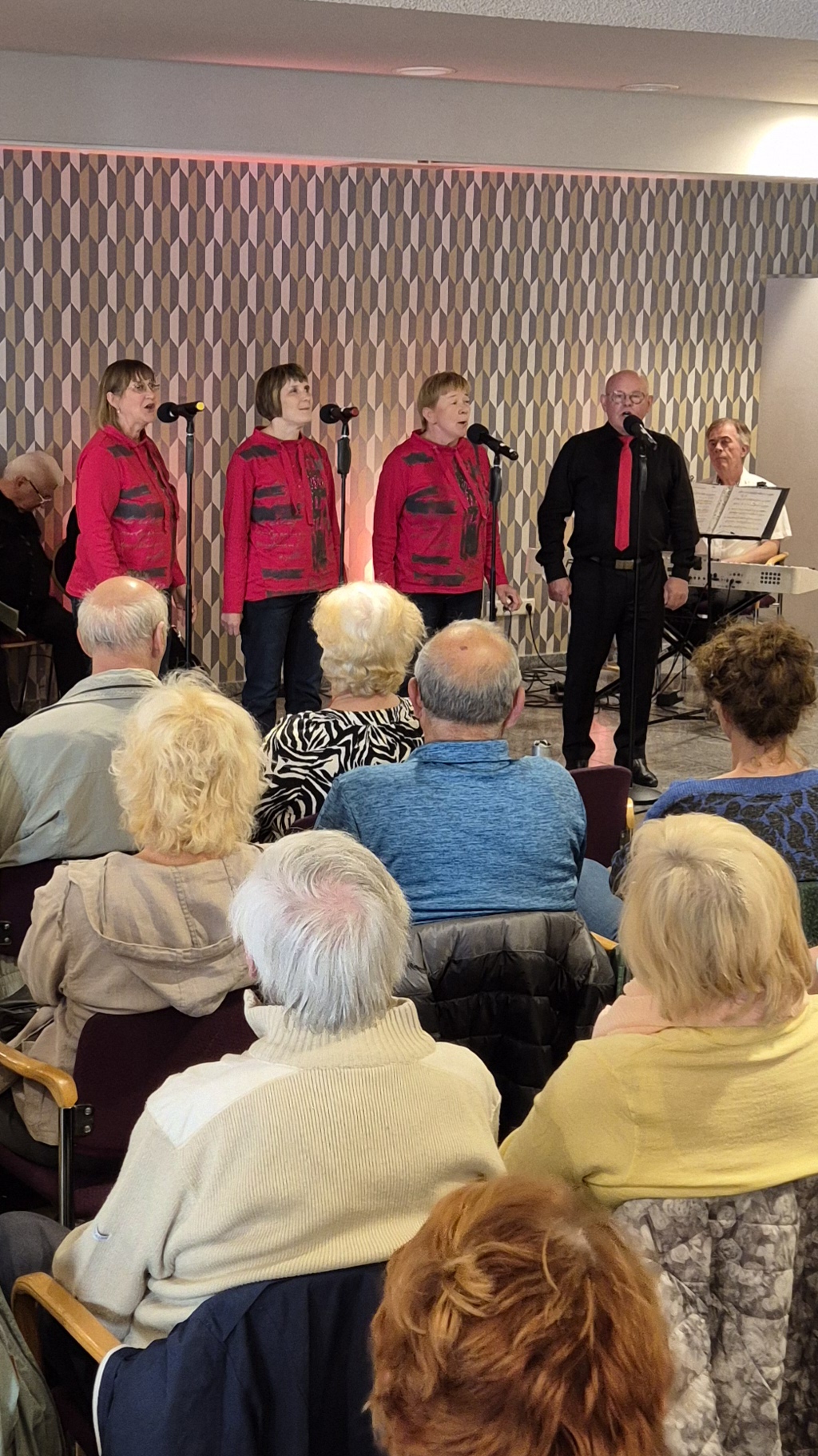 "Die Blinden Hühner" beim Anton-Günter-Singen 2025